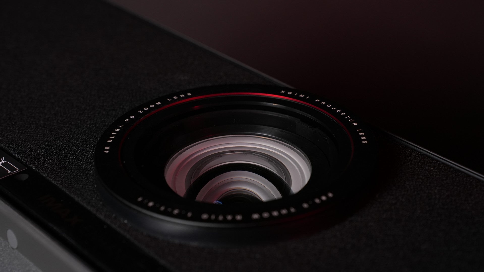 XGIMI Titan Dual Laser 4K Heimkinoprojektor mit 5000 Lumen