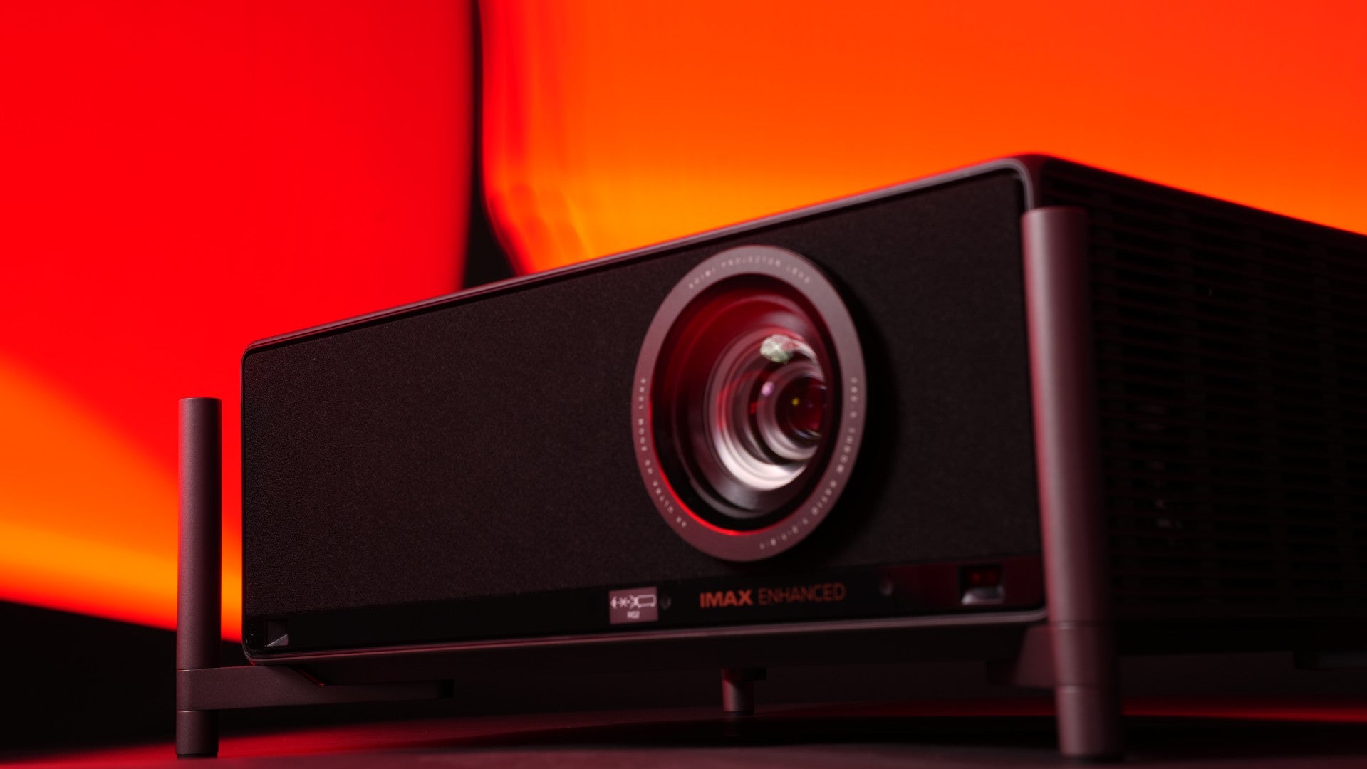 XGIMI Titan Dual Laser 4K Heimkinoprojektor mit 5000 Lumen All XGIMI